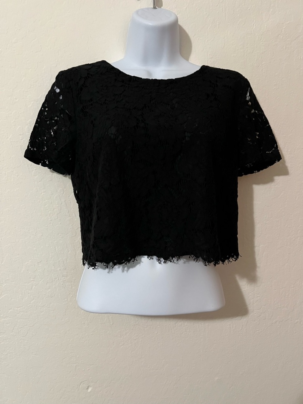 Banana Republic Black Lace Short Sleeve Cropped Top - Women